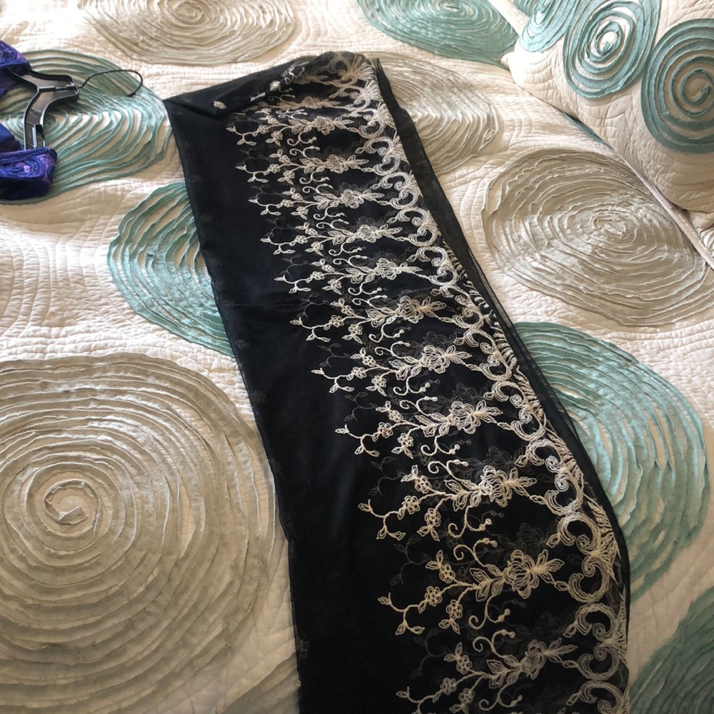 Dress - Picture 4 of 4